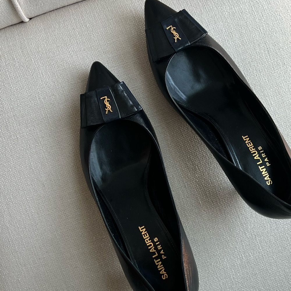 Saint Laurent Anais Bow Pumps in Smooth Leather